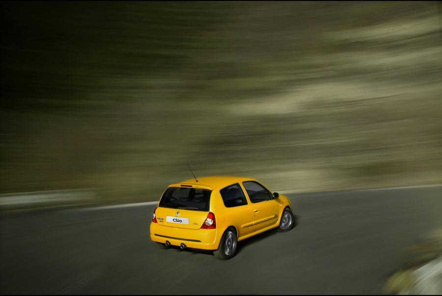  Renault Clio Sport 2002 года  (фото 15 из 76)